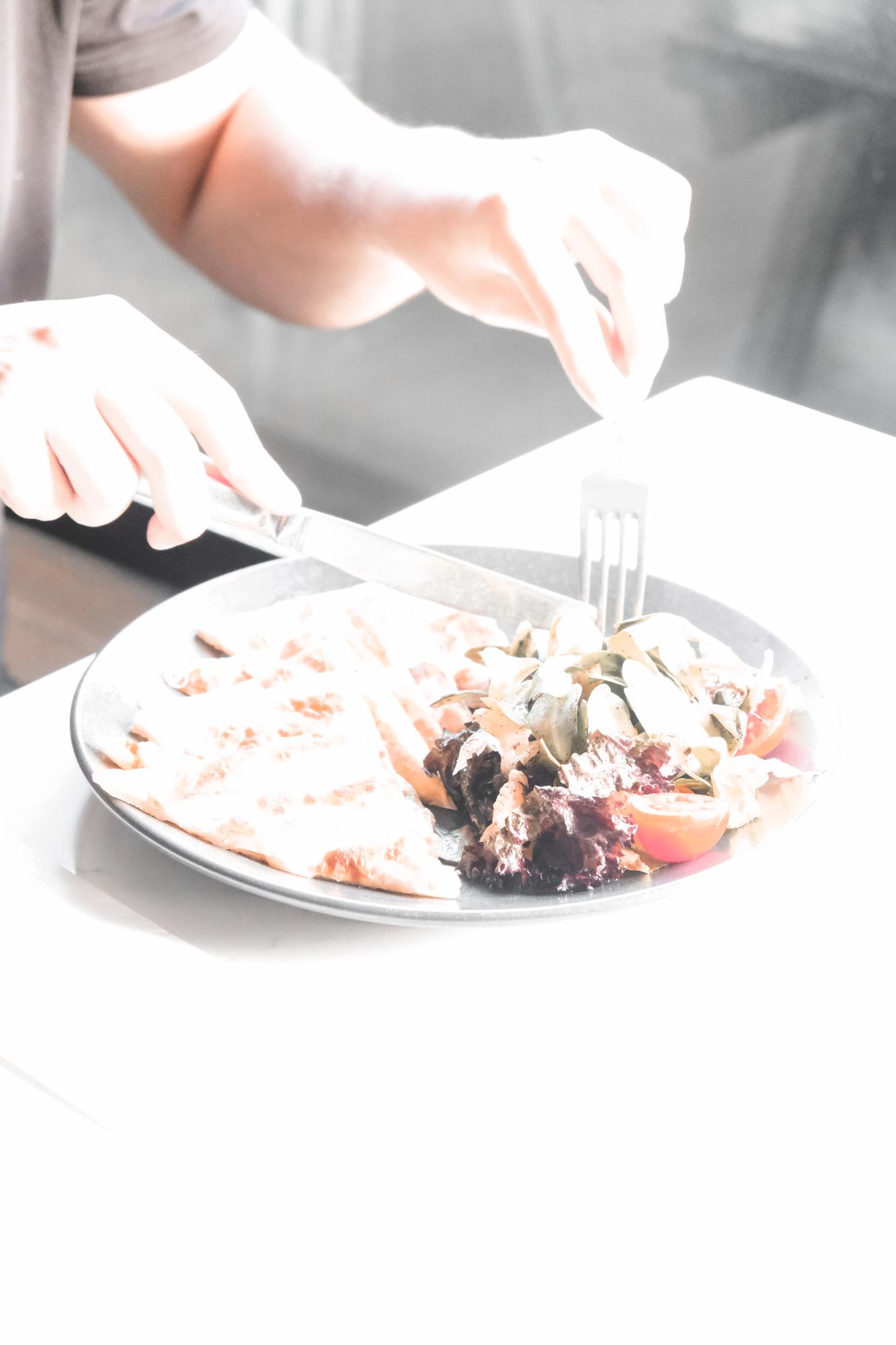 Vakarienės degustacinis meniu ruošiantis serviruoti
